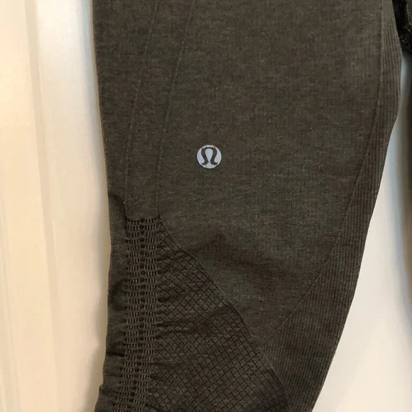 Lululemon In The Flow Crop II Heathered Inkwell grey Sz 4 compression leggings - Picture 11 of 12
